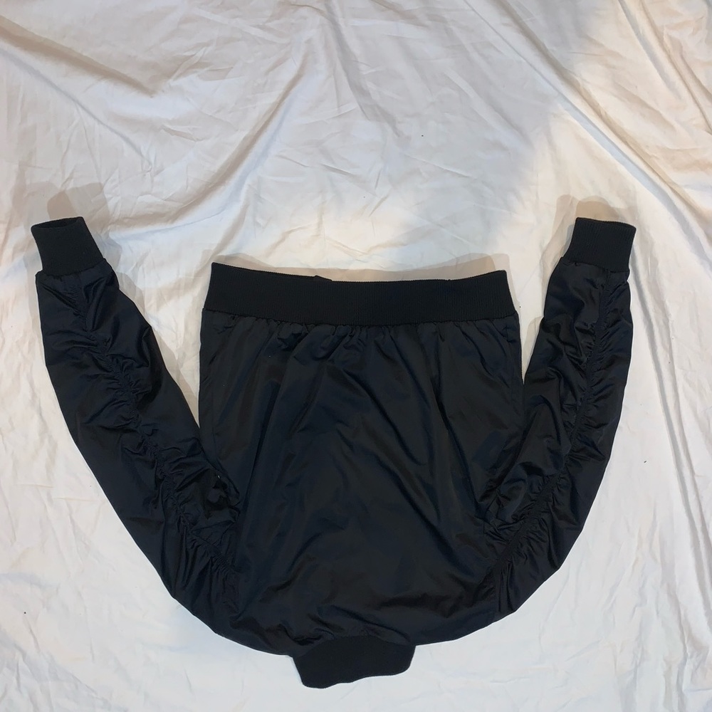 Blazer - Picture 4 of 5